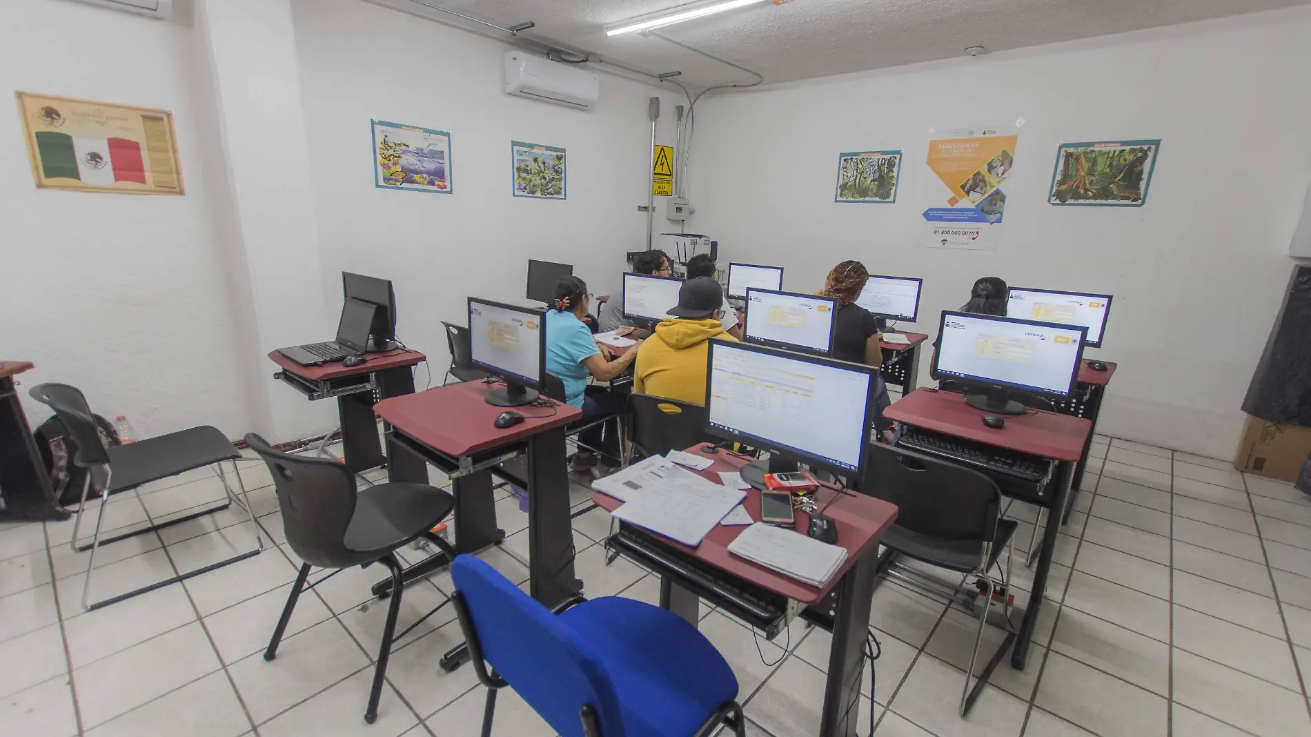 La mayoría de las personas que buscan los servicios de INEA es para cumplir con requisitos laborales.  Foto César Ortiz.